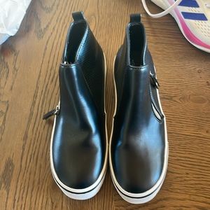 Black & white girls booties size 5